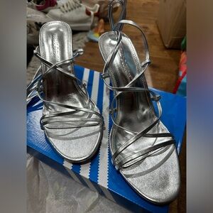 NOBU WIDE FIT SILVER LACE UP ROUND TOE PERSPEX STILETTO HEELS - US 10 / UK 8